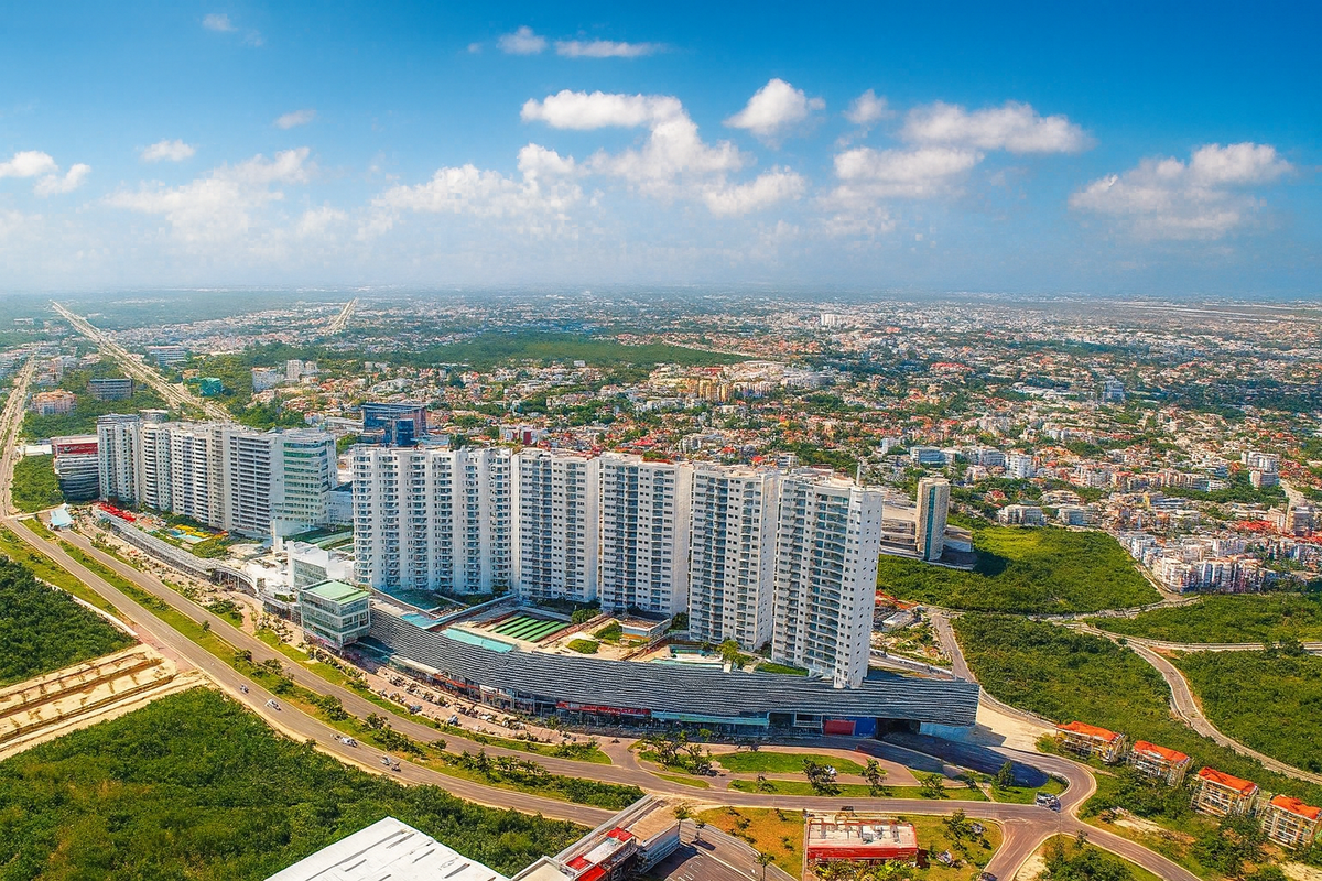 Malecon Americas Cancun Downtown